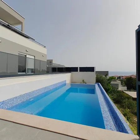 Villa Diva Di With Private Pool And Jacuzzi Podstrana
