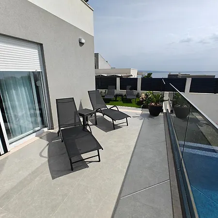 Diva Di With Private Pool And Jacuzzi Podstrana