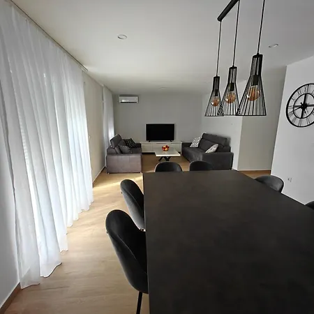 Diva Di With Private Pool And Jacuzzi Podstrana